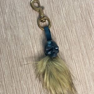 Spectacular skull keychain !